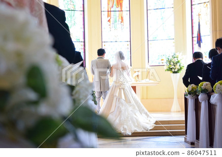 Wedding vow ceremonial words in front of Father 86047511