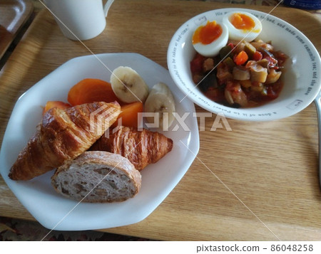 Croissants and capotana Croissants and capotana 86048258