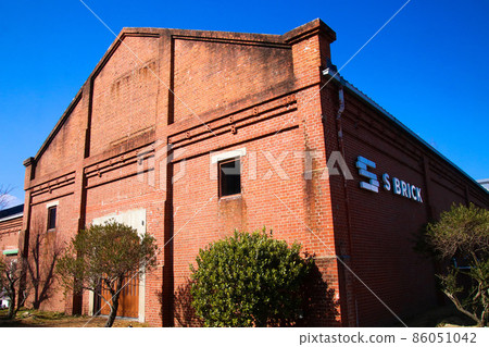 Artisan Square, a renovated red brick warehouse 86051042