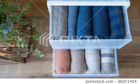 Image of changing clothes. Organize clothes. 86051404