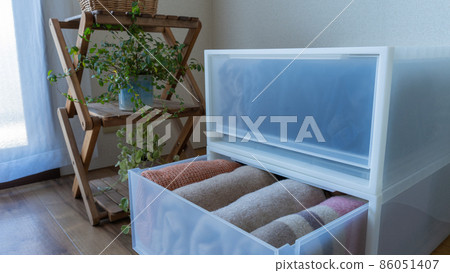 Image of changing clothes. Organize clothes. 86051407