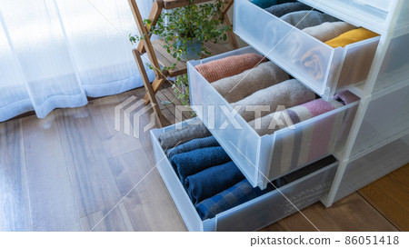 Image of changing clothes. Organize clothes. 86051418