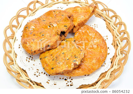 Cracked rice cracker 86054232