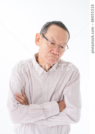 老人擔心並且認為 老人擔心並且認為 86055318