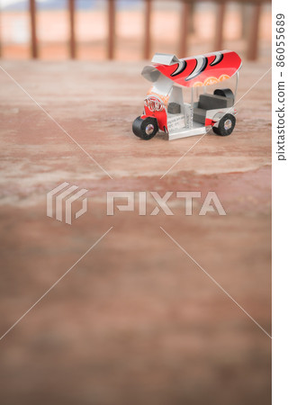 Three-wheeled taxi [tuk-tuk] 86055689