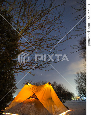 冬營星空和帳篷 86056024