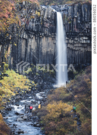 Svartifoss waterfall silk water in Skaftafell national park in Iceland with tourists Svartifoss waterfall silk water in Skaftafell national park in Iceland with tourists 86056052
