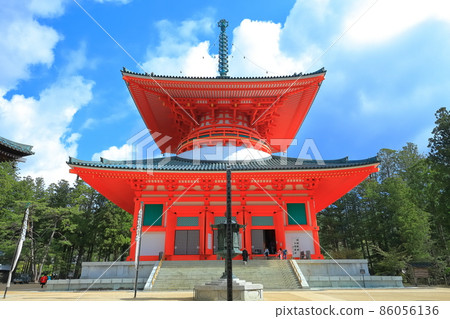 [Wakayama Prefecture] Konpon Daito (Mt. Koya) under sunny weather 86056136