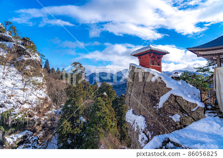 Yamagata, Sutra Collection standing on Hyakujoiwa, winter snow scene (Yamagata City, Yamagata Prefecture) Yamagata, Sutra Collection standing on Hyakujoiwa, winter snow scene (Yamagata City, Yamagata Prefecture) 86056825