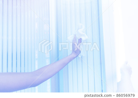 Cleaning solarium lamps in beauty salon 86056979