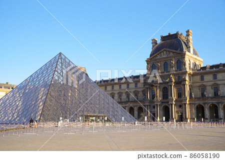 Louvre Museum in Paris 86058190