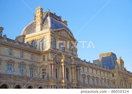 Louvre Museum in Paris Louvre Museum in Paris 86058324
