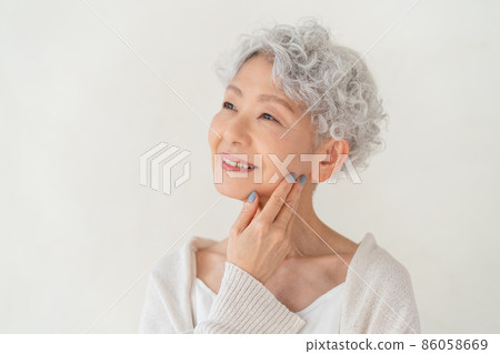 Senior women Senior women 86058669