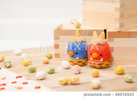 Image material of cute setsubun of red demon and blue demon 86058920