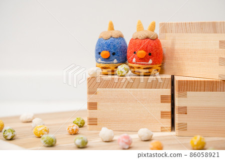 Image material of cute setsubun of red demon and blue demon 86058921