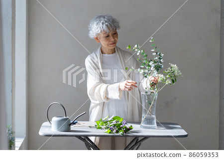 Senior women living flowers 86059353