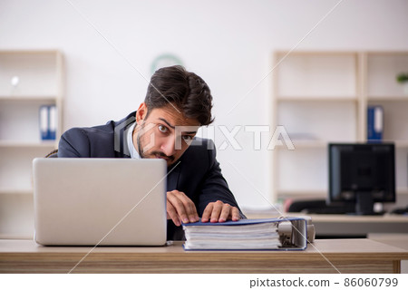Young male employee working in the office 86060799