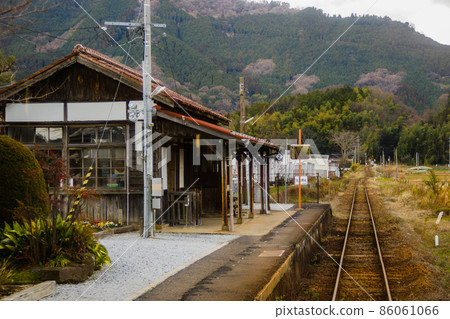 Mimasaka-Takio Station, a view of the train window from the Imbi Line 86061066