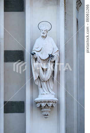 Statue of St. Patrick on the facade of Sacro Cuore del Suffragio church in Rome, Italy Statue of St. Patrick on the facade of Sacro Cuore del Suffragio church in Rome, Italy 86061266