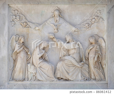 Coronation of the Virgin Mary on the Column of the Immaculate Conception on Piazza Mignanelli in Rome, Italy 86061412