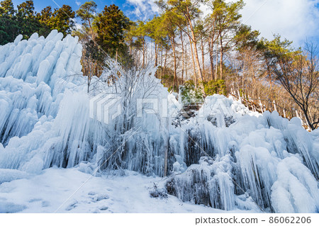 Winter spring open space, Inabu icefall <Toyota City, Aichi Prefecture> 86062206