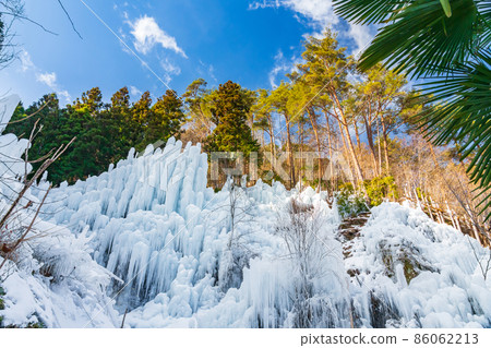 Winter spring open space, Inabu icefall <Toyota City, Aichi Prefecture> 86062213