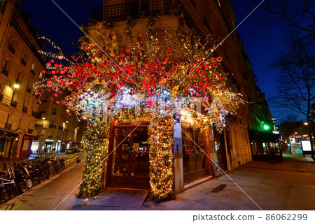 Night view of a decorated flower shop in Paris, France, taken on December 27, 2021. 86062299