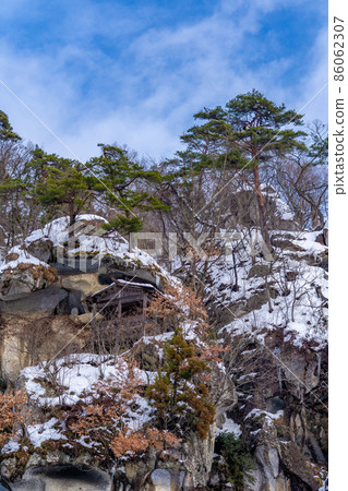 Yamagata's Womb Hall Winter Snowscape (Yamagata City, Yamagata Prefecture) 86062307
