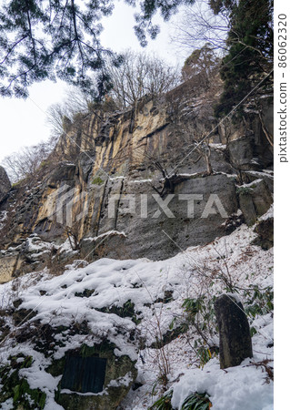 Semizuka of Yamagata Temple Winter snow scene (Yamagata City, Yamagata Prefecture) Semizuka of Yamagata Temple Winter snow scene (Yamagata City, Yamagata Prefecture) 86062320