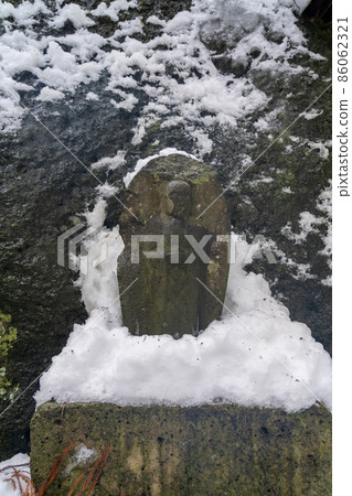 Stone Buddha statue at Yamadera Winter snow scene (Yamagata City, Yamagata Prefecture) 86062321
