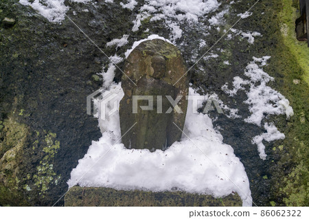 Stone Buddha statue at Yamadera Winter snow scene (Yamagata City, Yamagata Prefecture) 86062322