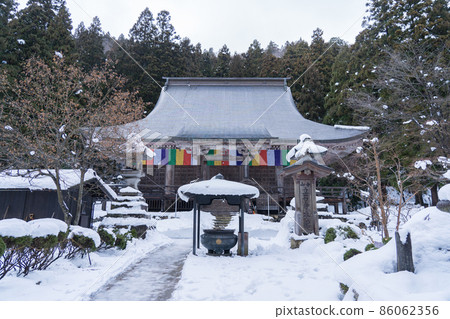 Nemoto Nakado of Yamagata Temple Winter snow scene (Yamagata City, Yamagata Prefecture) 86062356