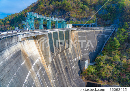 Okura Dam Autumn Leaves (Sendai City, Miyagi Prefecture) 86062415