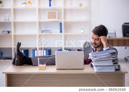 Young male employee working in the office Young male employee working in the office 86062686