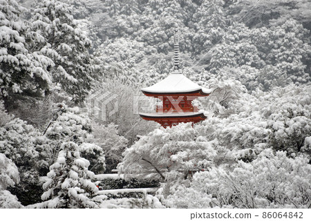 Snow Kiyomizu Temple Koyasu Pagoda distant view Higashiyama Ward, Kyoto City 86064842
