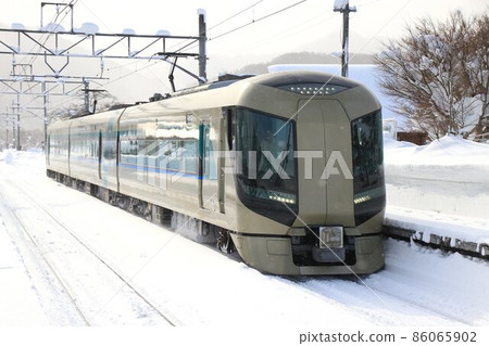 Snow country, Minamiaizu ... Going on a frozen railroad [Limited Express Liberty] 500 series 86065902
