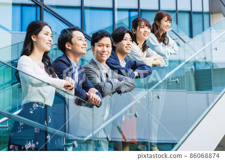 Young business team shooting cooperation: LINK FOREST 86068874