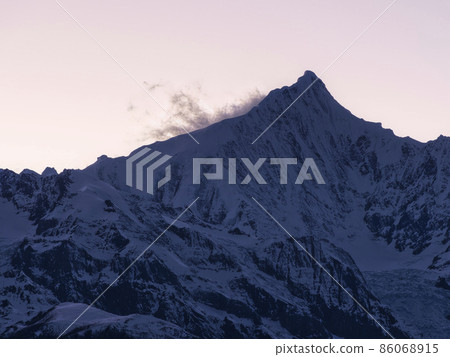 Meili Snow Mountain, China 86068915