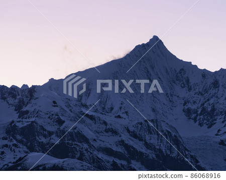 Meili Snow Mountain, China 86068916