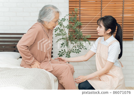 Elderly female who hurts and female in an apron (hip joint) 86071076