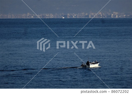 伊予灘和漁船 86072202