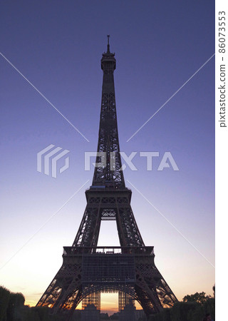 The Eiffel Tower in Paris 86073553