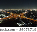 高速路口夜景 鳥瞰 遠處城市夜景 86073719