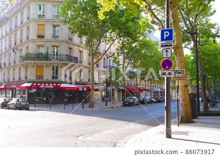 Paris street corner 86073917
