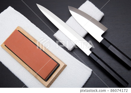 How to sharpen Japanese knives How to choose a whetstone Image 86074172
