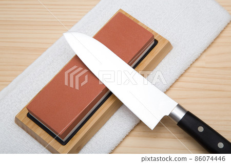 Santoku knife and whetstone How to sharpen Image of how to choose a whetstone 86074446