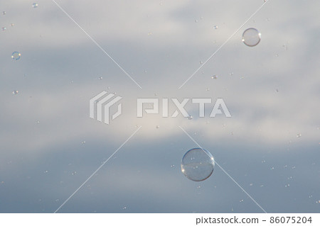 Soap bubbles and sky 2022 86075204
