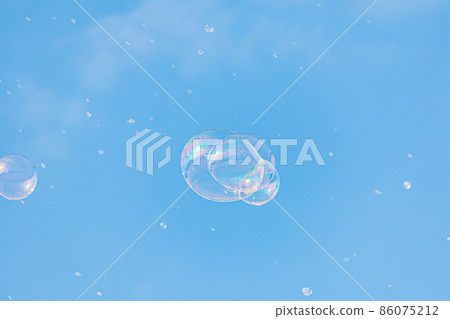 肥皂泡和天空 2022 86075212