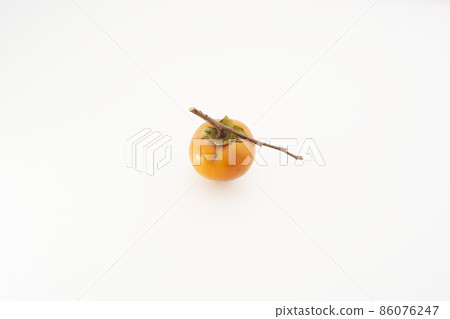 柿子的白色背景 86076247