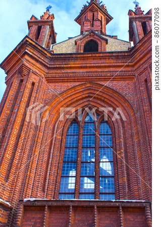 Beautiful Gothic Style St. Anne Church in VIlnius, Lithuania on a Beautiful winter Day 86077098